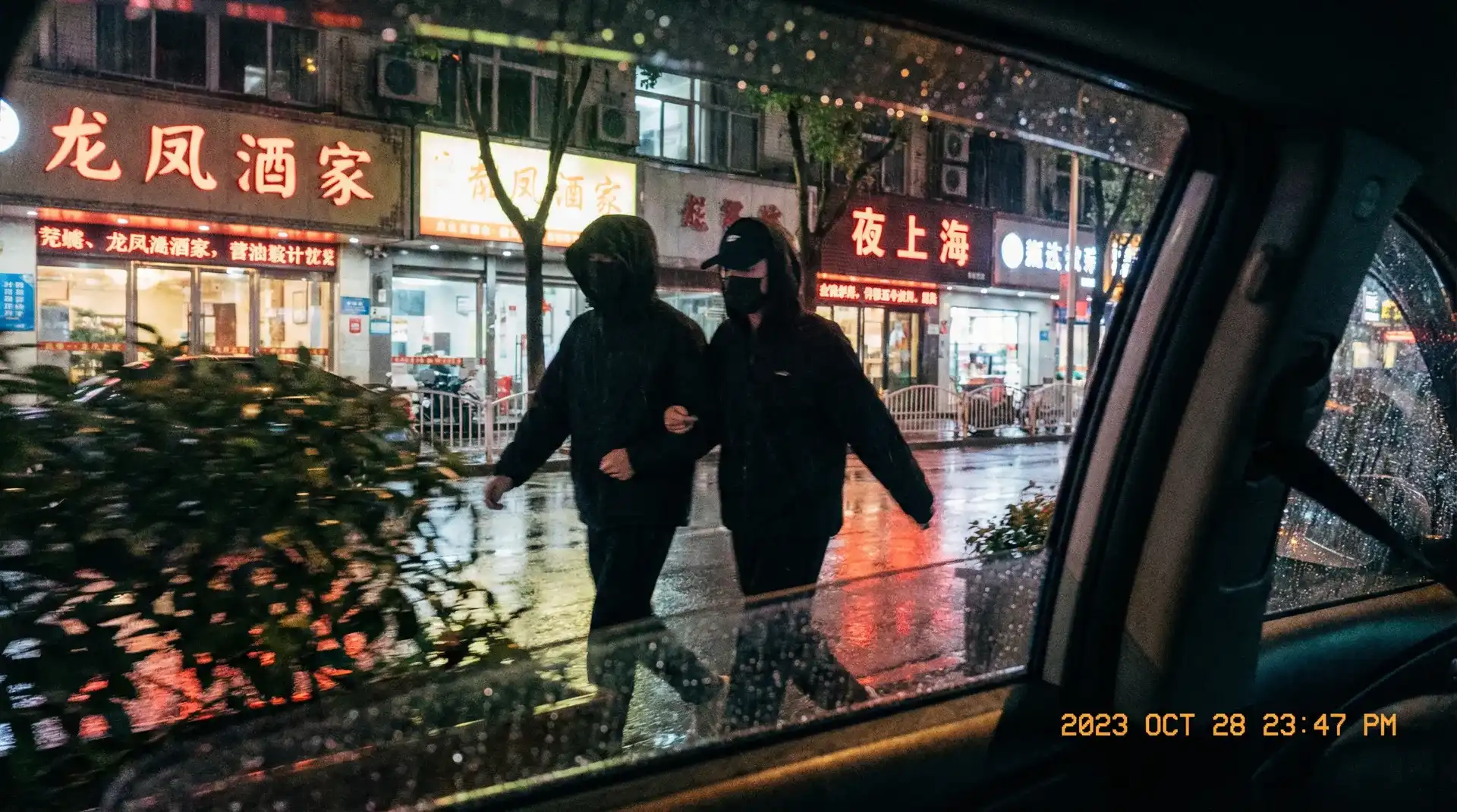 云开体育app - 顶流明星深夜密会现场抓拍照片